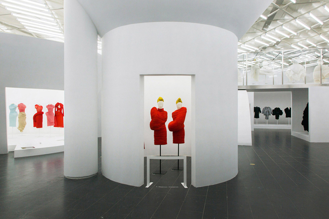  :  Rei Kawakubo/Comme des Garons: Art of the In-Between