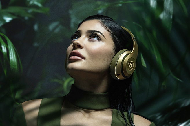   :  Balmain  Beats by Dr. Dre